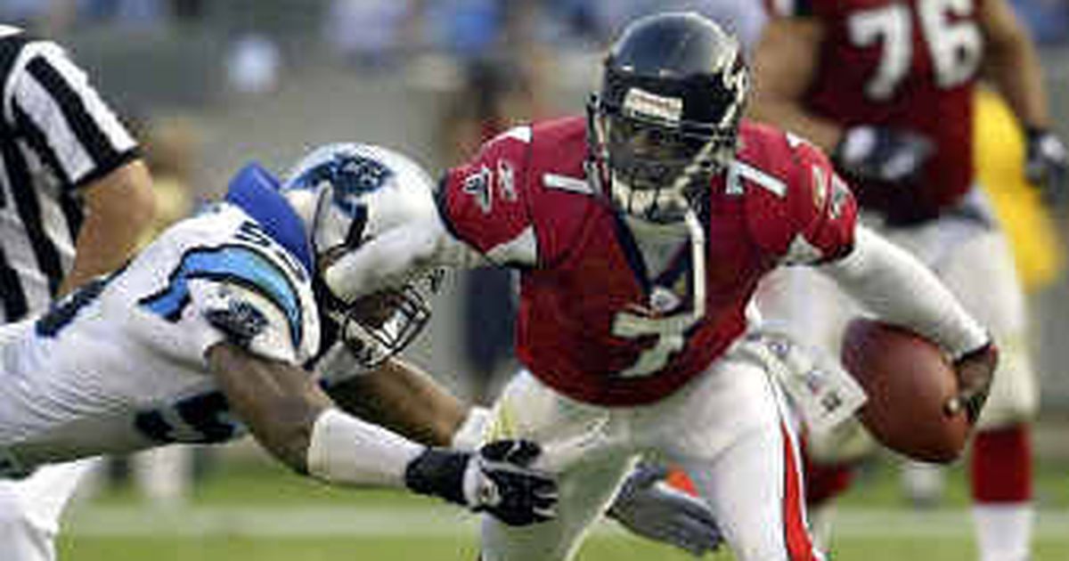 Atlanta Falcons QB Michael Vick runs for a gain against the 49ers in San  Francisco on September 12, 2004. The Falcons defeated the 49ers 21-19. (UPI  Photo/Terry Schmitt Stock Photo - Alamy