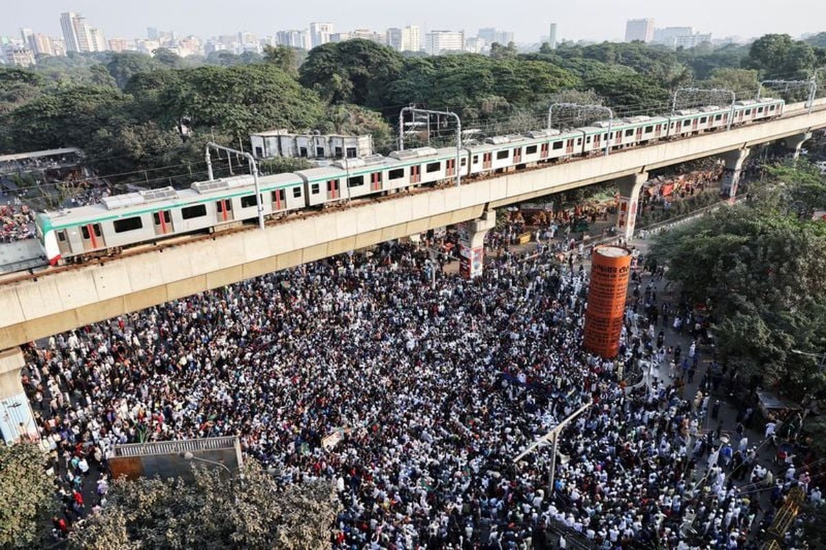 Supporters block the Shahbagh Square as they protest on Friday, demanding justice for the death of Sharif Osman Hadi, a student leader who had been undergoing treatment in Singapore after being shot in the head, in Dhaka, Bangladesh. (Mohammad Ponir Hossain/Reuters)