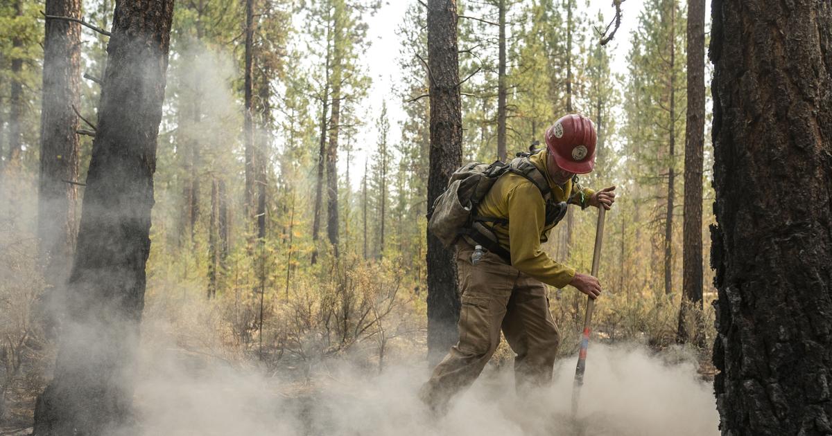 Evacuations expand in Oregon as fire spreads erratically | The