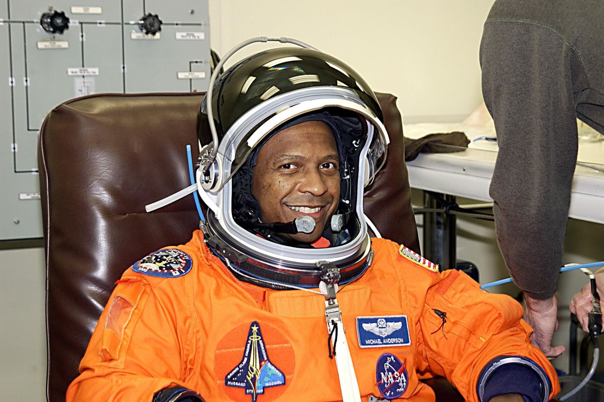 Payload Commander Michael Anderson is helped with suit check, part of launch preparations, in mid-January 2003. (NASA / Courtesy of NASA)