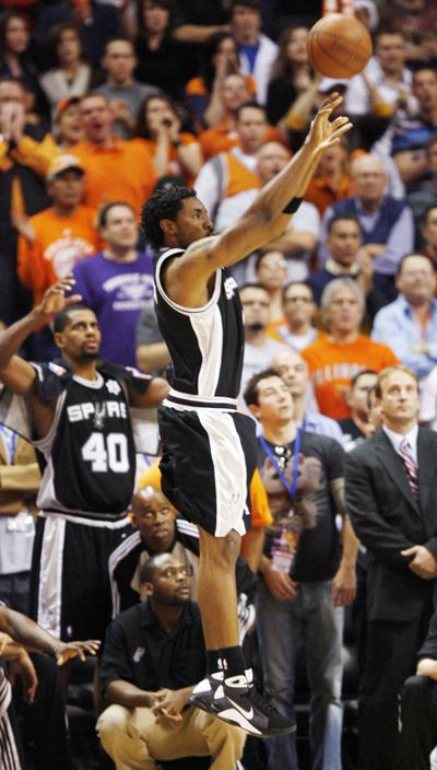 San Antonio’s Roger Mason shoots and hits the game-winning 3-pointer against the Phoenix Suns on Thursday. The Spurs won 91-90.  (Associated Press / The Spokesman-Review)