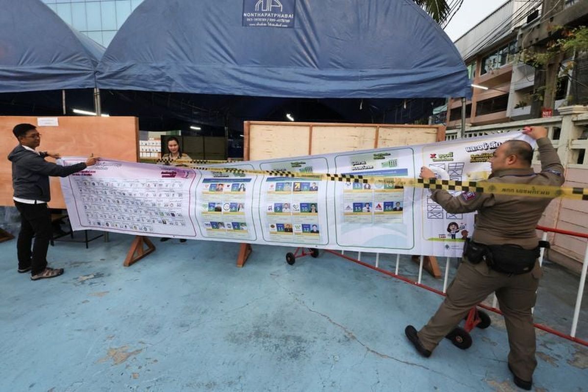 Election workers place information ahead of the general election at a polling station in Bangkok, Thailand, February 8, 2026. REUTERS/Maxim Shemetov (Maxim Shemetov)