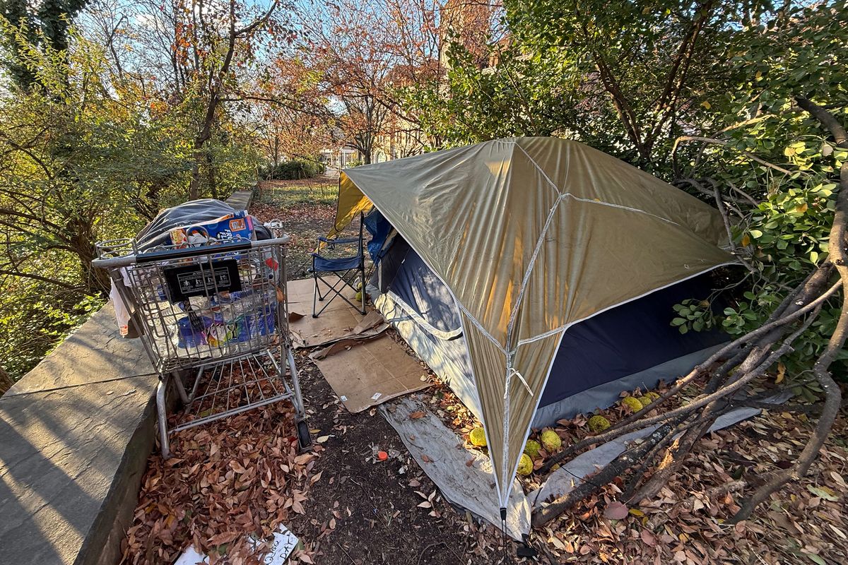 A shopping cart next to a tent in Washington, D.C.   (Angela Hart/KFF Health News)