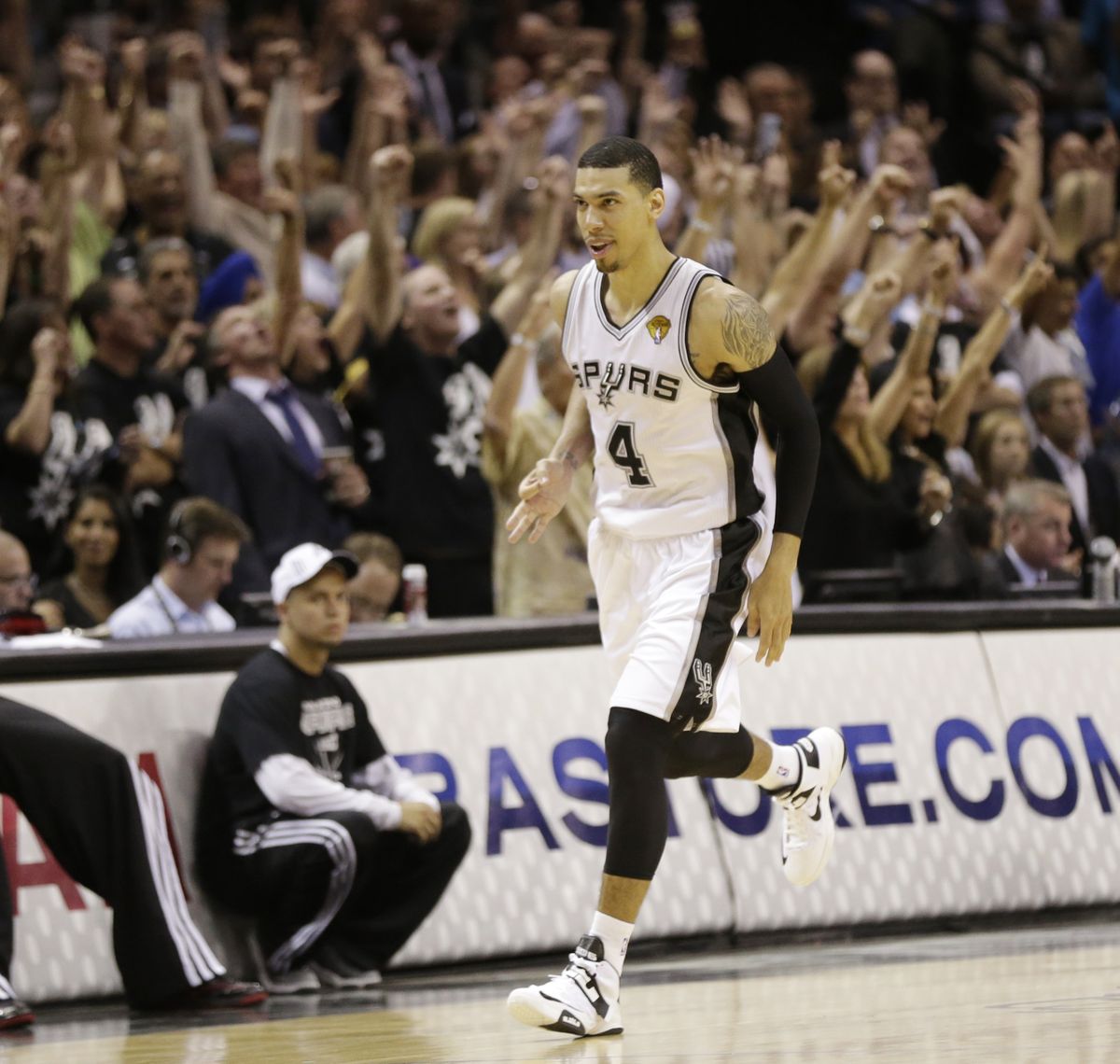 Danny Green hit seven of the Spurs’ record 16 3-pointers. (Associated Press)