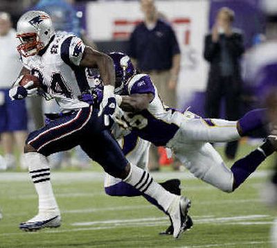 
Tight end Benjamin Watson (84) drags along Minnesota linebacker E.J. Henderson, right, as he runs for a 28-yard gain.
 (Associated Press / The Spokesman-Review)