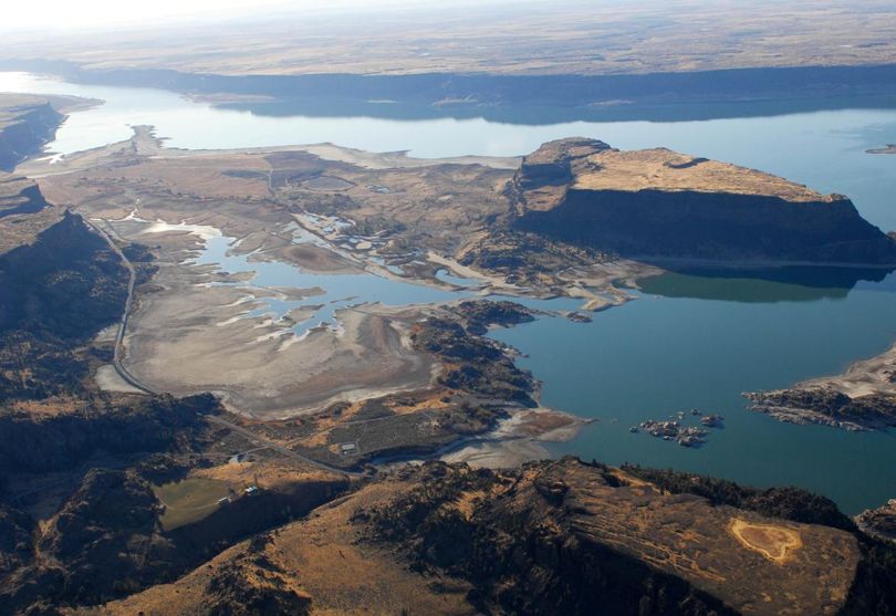 Rocks are exposed in the Steamboat Rock area of Banks Lake on Nov. 15 while the lake level was drawn down 31 feet below full pool for dam maintenance.   (U.S. Bureau of Reclamation)