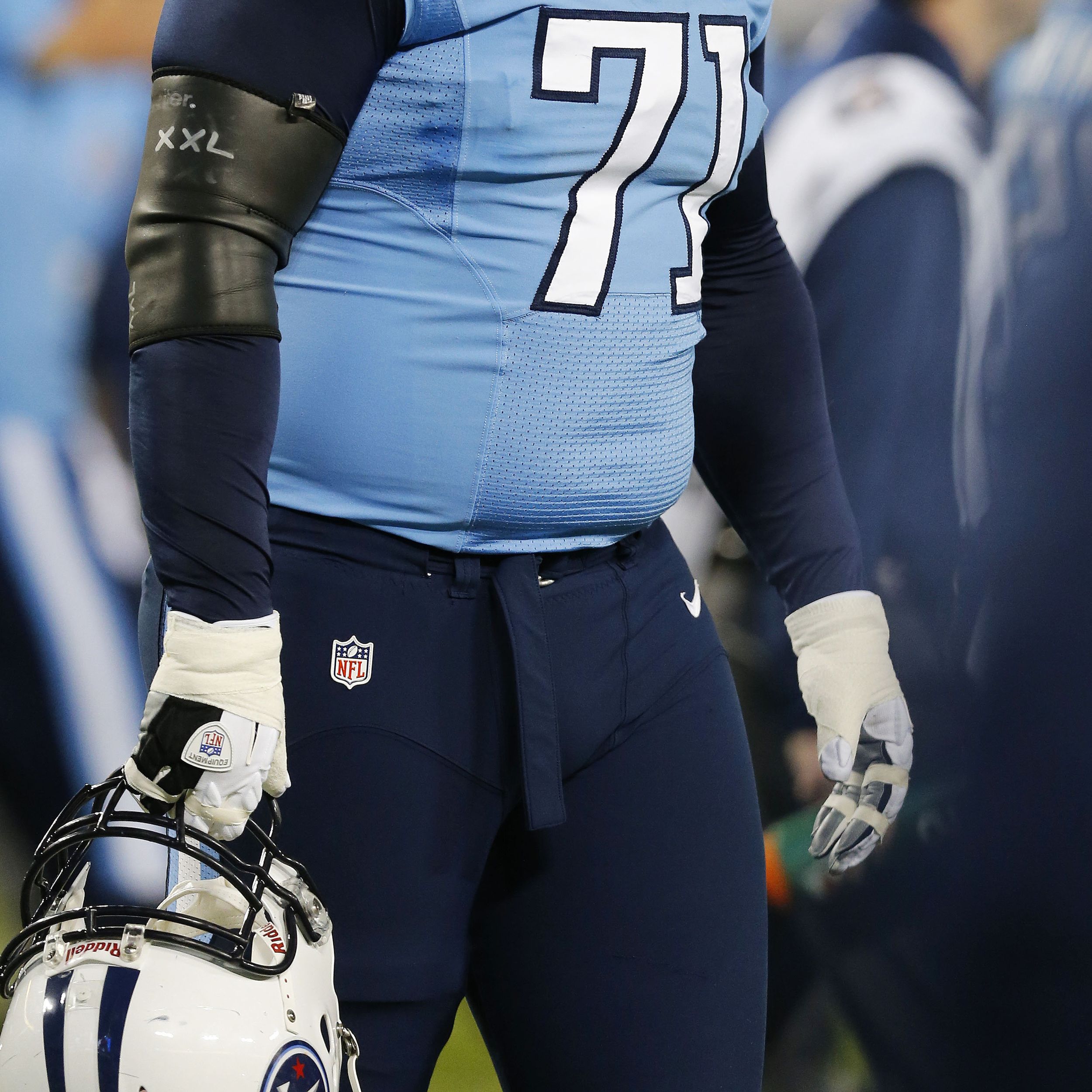 Mountain View grad, Titans tackle Michael Roos retires - The Columbian