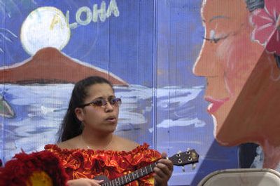 
Pua Lariosa sings a Hawaiian song, 