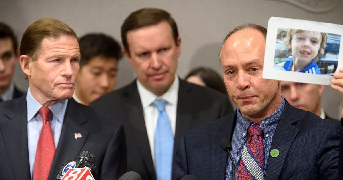 U.S. senators from Connecticut leading legislation to revamp background checks on gun sales nationwide