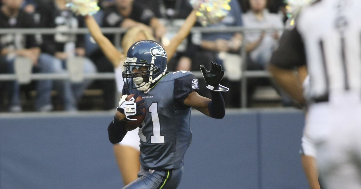 Photo: eattle Seahawks wide receivers Deion Branch (L) and T.J.  Houshmandzadeh walk off the field following their 13-17 loss to the  Tennessee Titans. - SEA201010321 