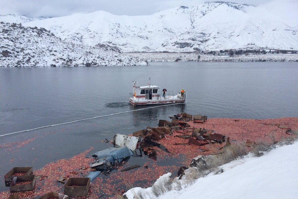 Chelan County PUD deploys a boom to contain diesel fuel after a semi loaded with apples crashed into the Columbia River on Thursday, Feb. 9, 2017. (WSP Trooper Brian Moore)