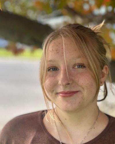 Moriah Dedera’s medical diagnoses didn’t stop her from reaching her high school goals.  (Courtesy)