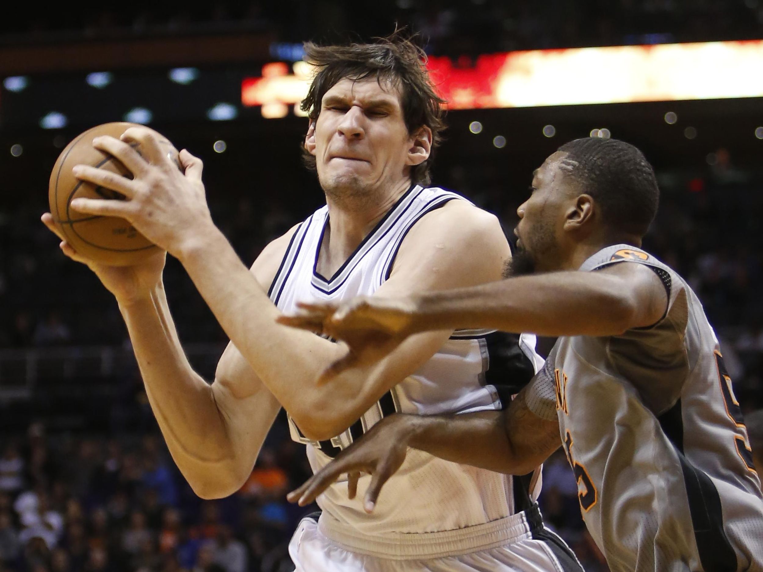 Newsmakers: Pistons sign Boban Marjanovic to $21 million, 3-year deal