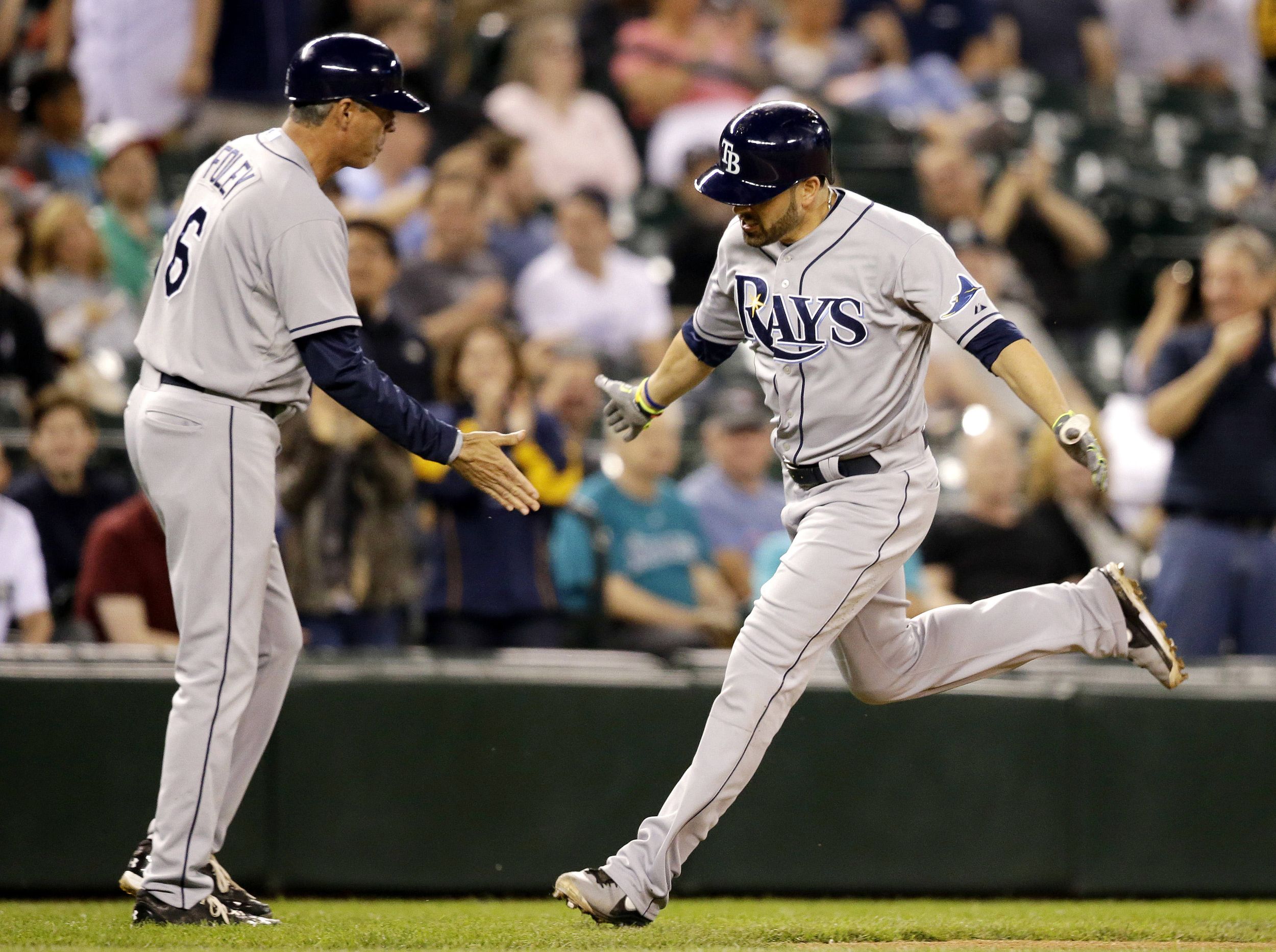 Rays rally by Yankees on James Loney's four RBI