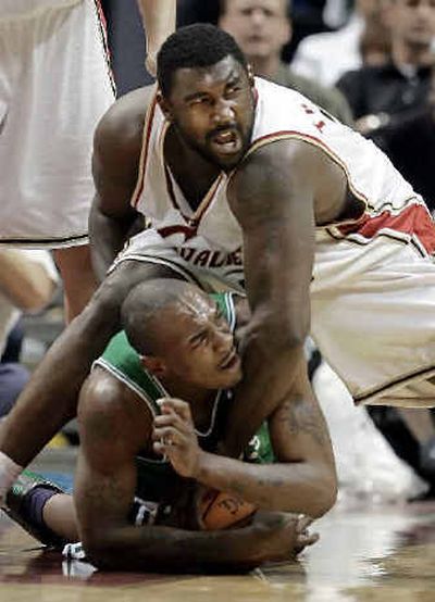 
Cleveland's Robert Traylor, top, battles Boston's Justin Reed for a loose ball on Tuesday. 
 (Associated Press / The Spokesman-Review)