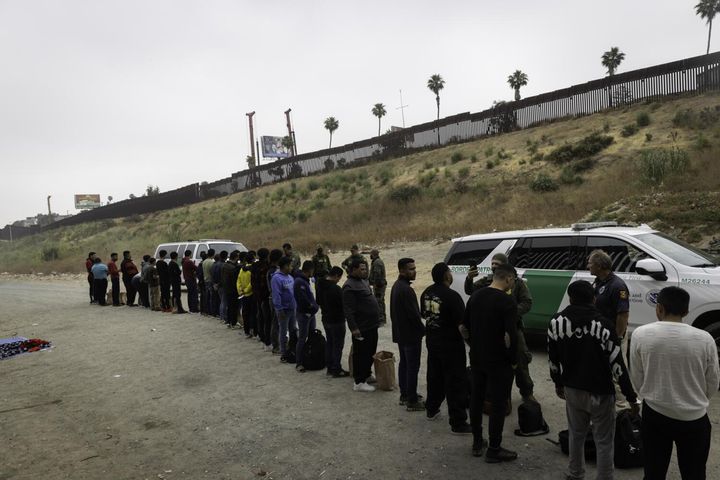 Biden's asylum order takes shape along Mexico border in San Diego | The ...