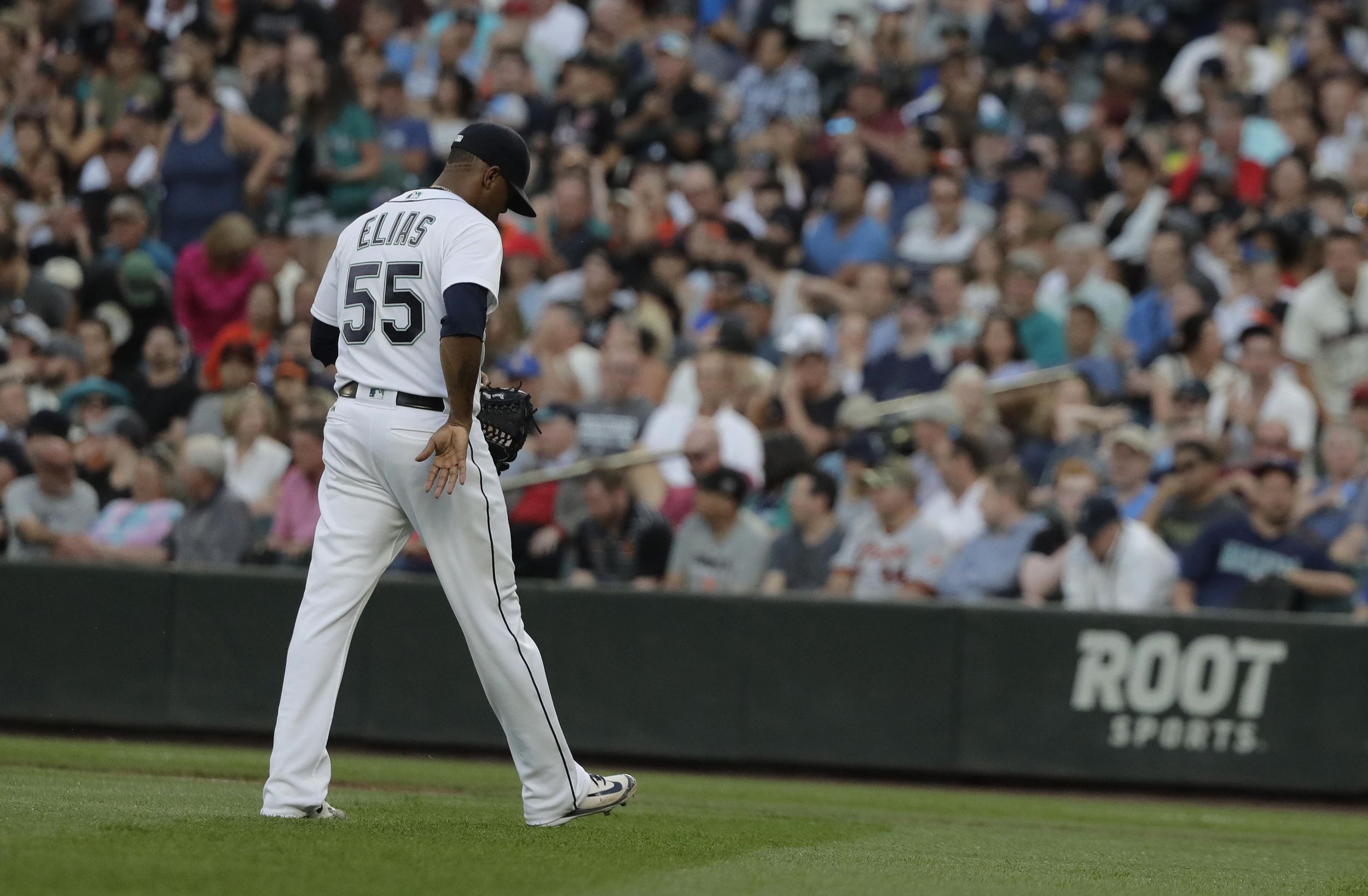 Mariners not fretting about throwing errors from Dee Gordon in