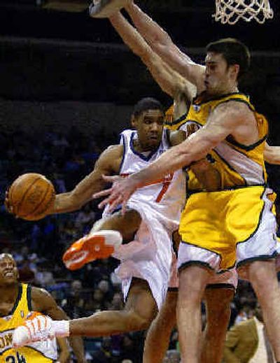 
Seattle's Nick Collison halts a drive by Charlotte's Jason Hart on Friday.
 (Associated Press / The Spokesman-Review)