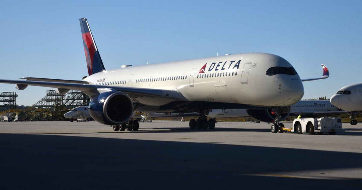 11 Hospitalized From Delta Flight After Turbulence Flying Into Atlanta ...