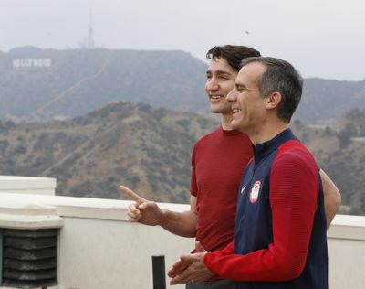 Canadian Prime Minister Justin Trudeau, left, and Los Angeles Mayor Eric Garcetti hold a joint news conference at the Griffith Observatory Saturday, Feb. 10, 2018. (Damian Dovarganes / Associated Press)