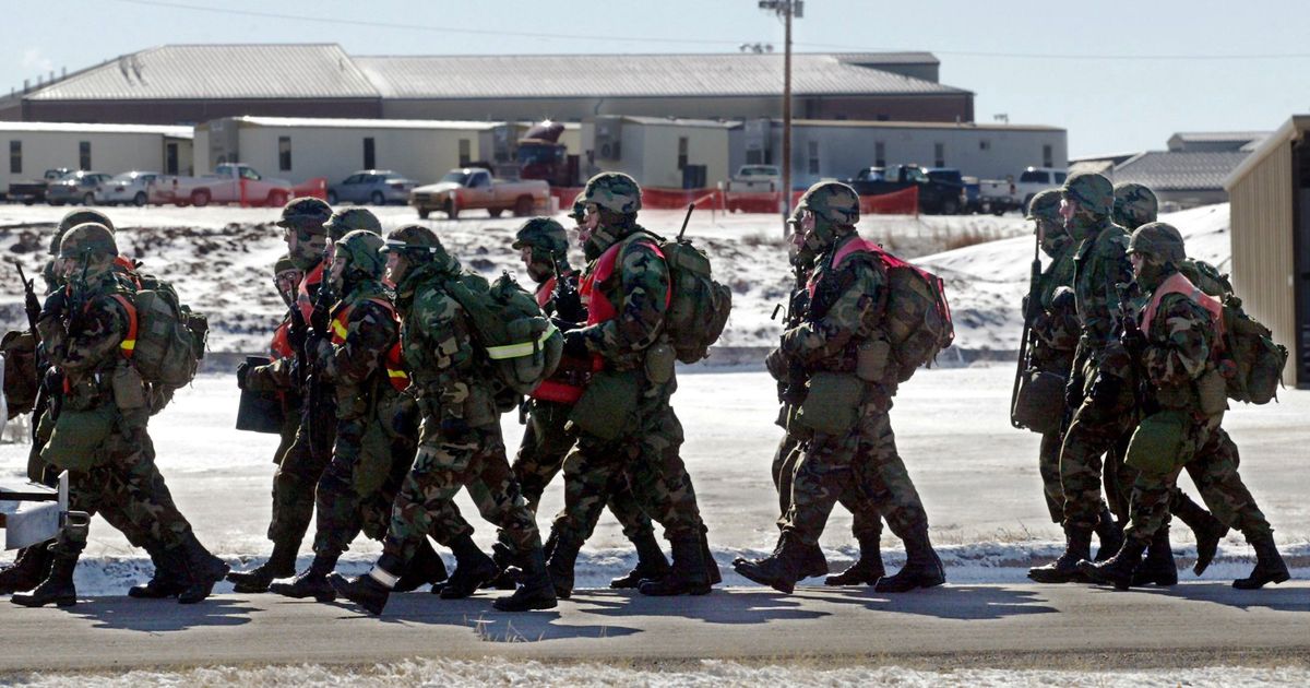 当局者は、トランプの下でルネッサンスを募集している陸軍を募集しているという主張を強化する