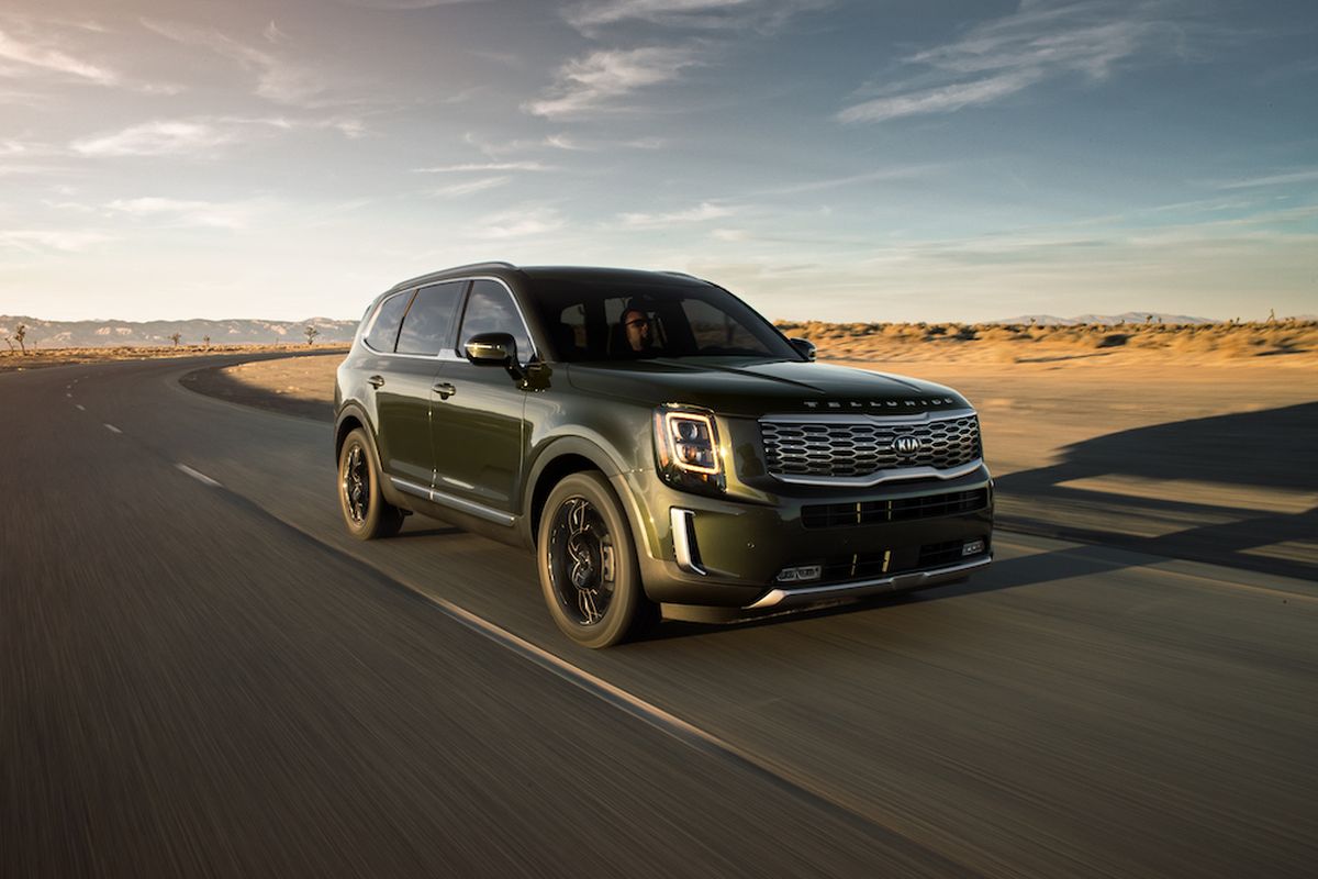 Telluride’s suspension is tuned to favor comfort over handling. The ride is on the firm side, but the big crossover easily absorbs the bumps and bruises of the daily drive. (Kia)