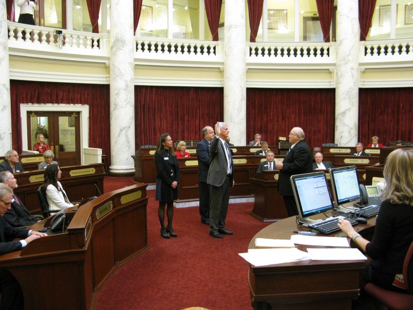 Senate President Pro-Tem Brent Hill, R-Rexburg, is sworn in by Idaho Secretary of State Ben Ysursa. (Betsy Russell)
