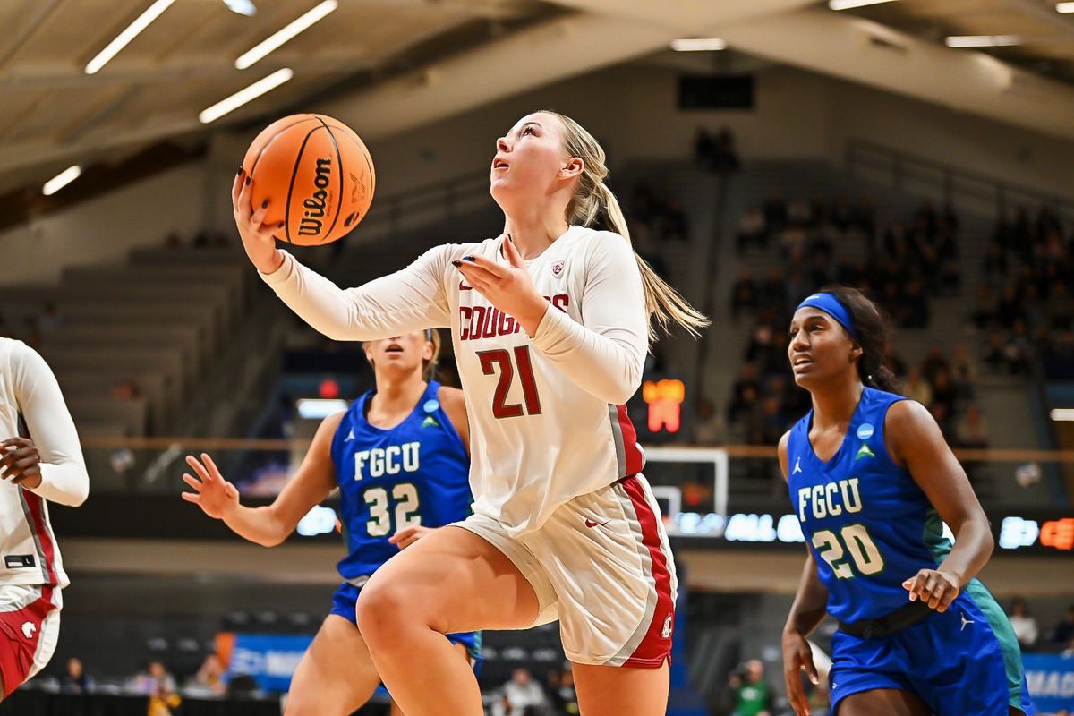 Washington State guard Johanna Teder goes up for a shot while Florida Gulf Coast defenders Emma List (32) and Sha Carter give chase on Saturday in Villanova, Pennsylvania.  (Courtesy/WSU Athletics)