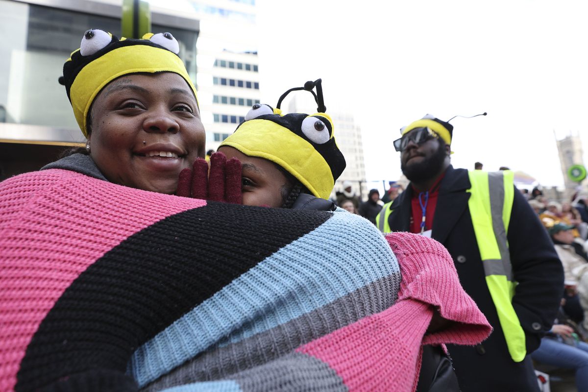 Maleeka and her daughter Rachel Wade, of Chester, Pennsylvania, watch the Mummers Parade near City Hall on Wednesday, Jan. 1, 2025, in Philadelphia. (David Maialetti/The Philadelphia Inquirer/TNS)  (David Maialetti/The Philadelphia Inquirer/TNS)