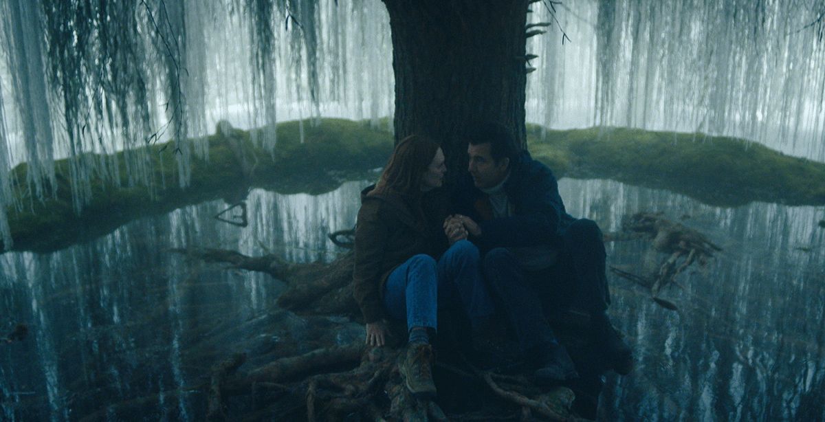 Julianne Moore and Clive Owen in "Lisey’s Story." (Apple TV+)