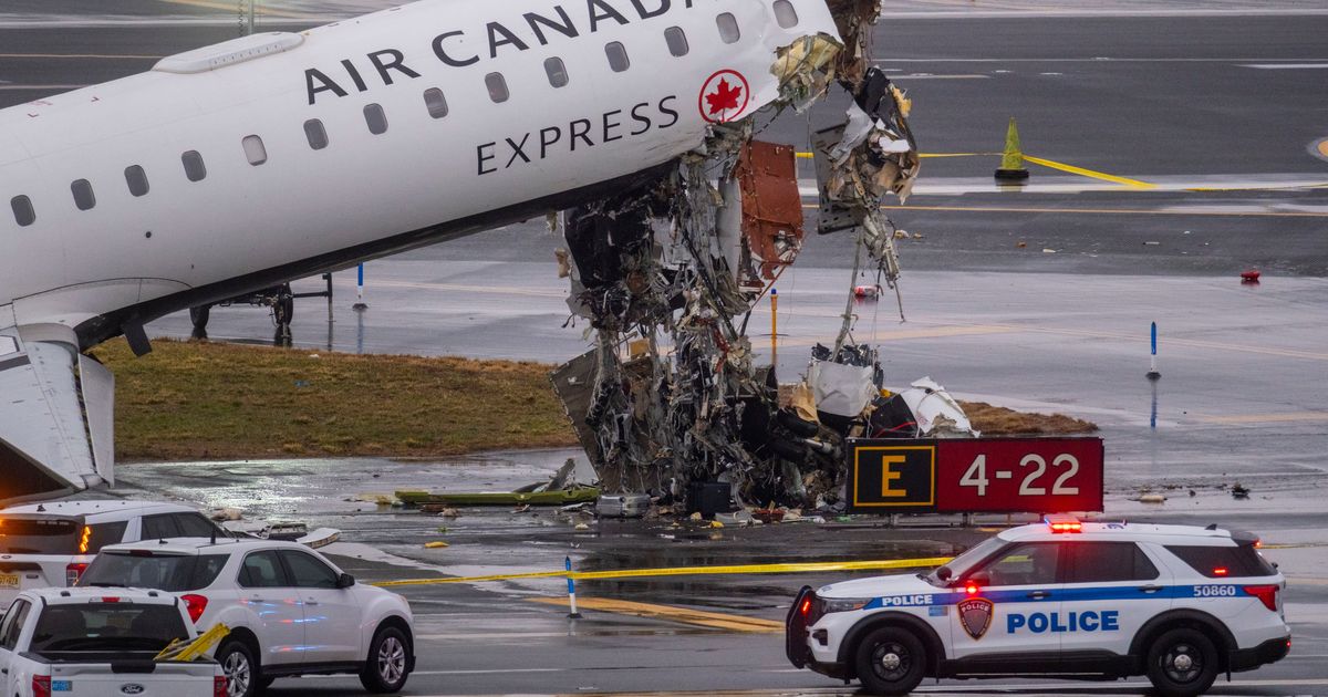 2 pilots killed when jet collides with fire truck in New York