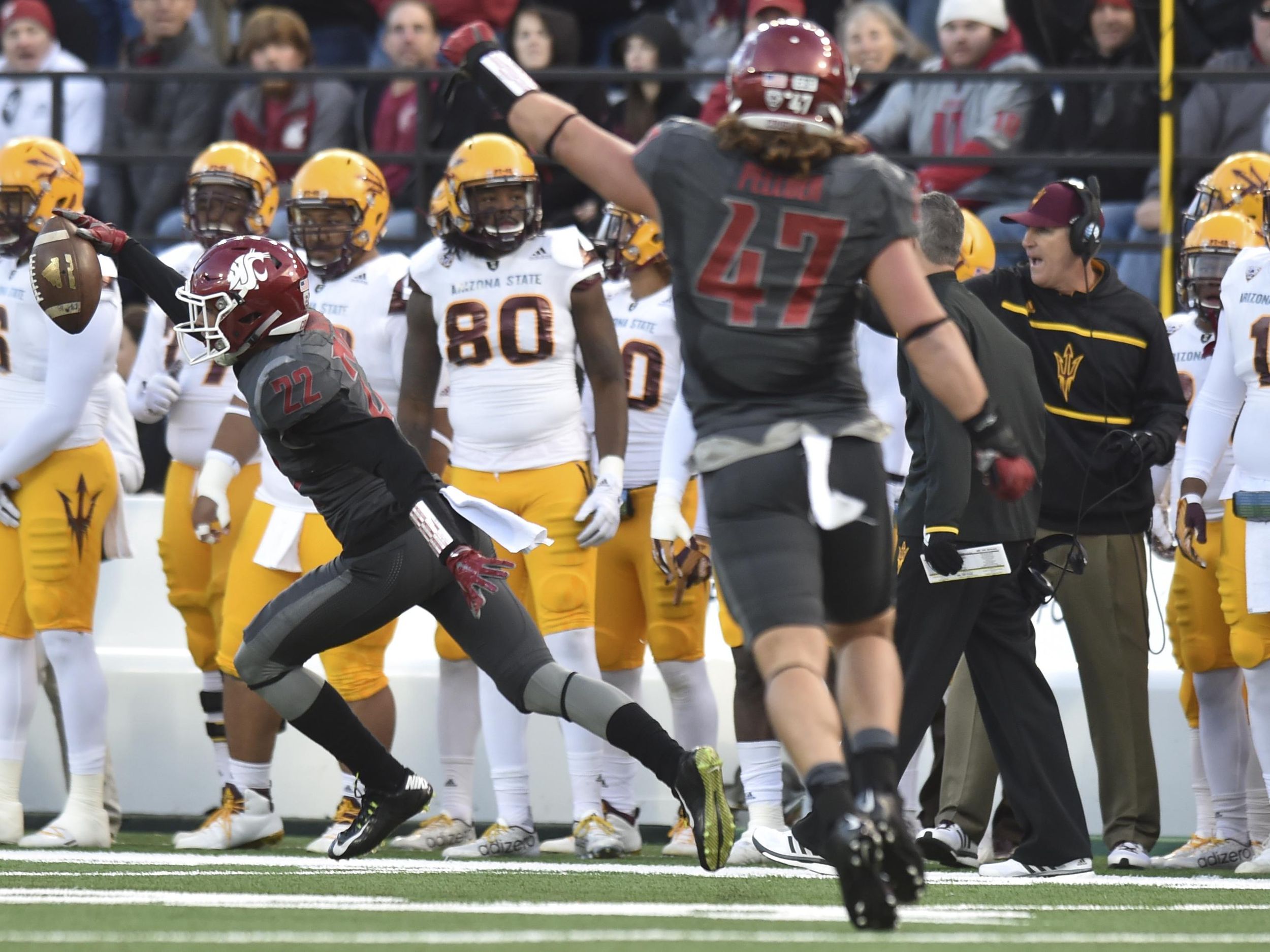 Washington State cornerback Marcellus Pippins (21), linebacker