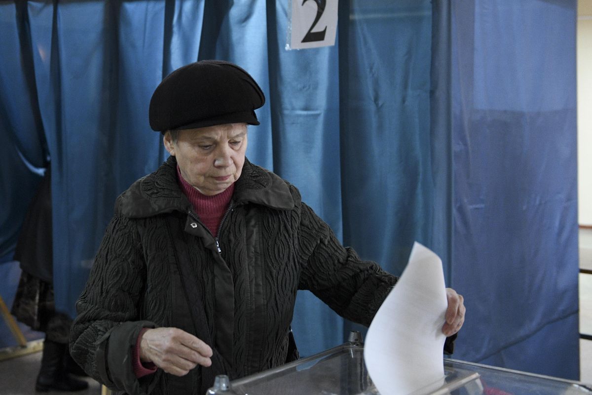 A woman casts her ballot at a polling station during rebel elections in Donetsk, Ukraine, Sunday, Nov. 11, 2018. Residents of the eastern Ukraine regions controlled by Russia-backed separatist rebels are voting for local governments in elections denounced by Kiev and the West. (AP)