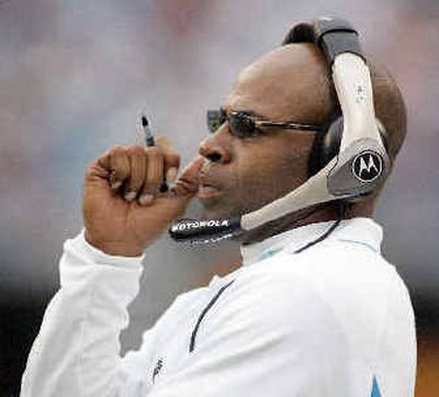 
Sam Mills still found the strength to work as the Carolina Panthers' linebacker coach last November. 
 (Associated Press / The Spokesman-Review)