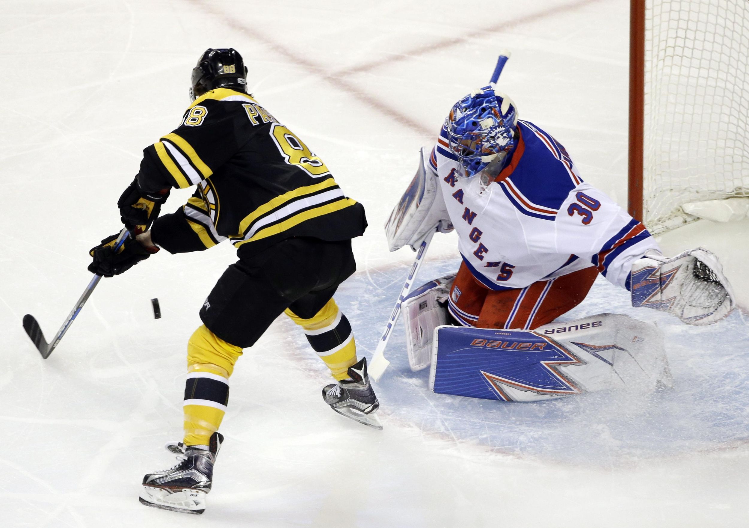 NHL Capsules Happy BDay, Hank! Lundqvist ties Fuhr for 10th on wins