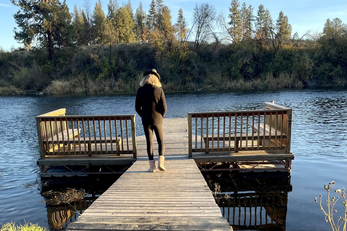 Enjoying the riverside location of Waterwheel RV Park in Chiloquin, Ore. (Leslie Kelly)