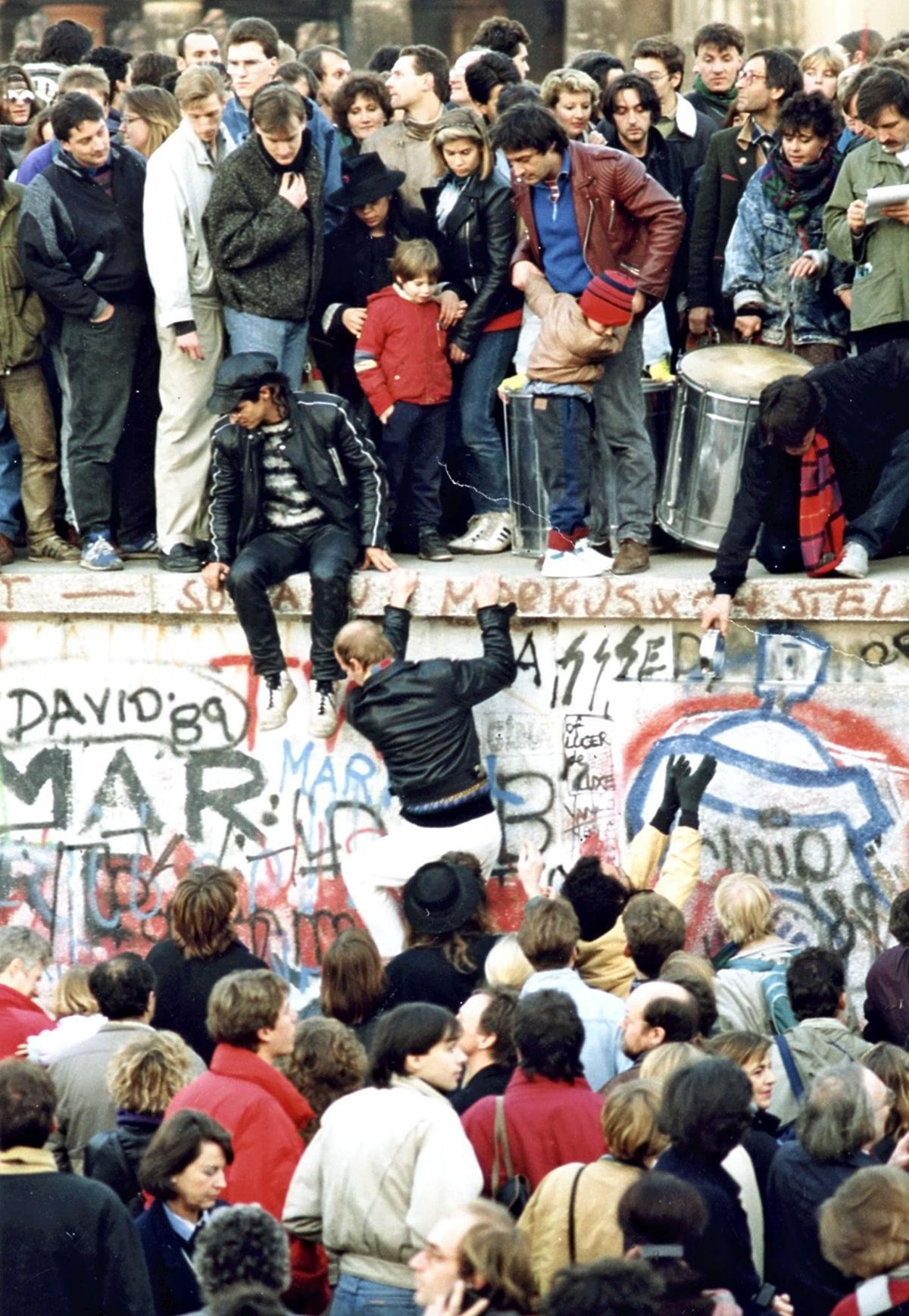 People gather at the Berlin Wall on Nov. 10, 1989. MUST CREDIT: Photo by Japan News-Yomiuri.  (Japan News-Yomiuri/Japan News-Yomiuri)