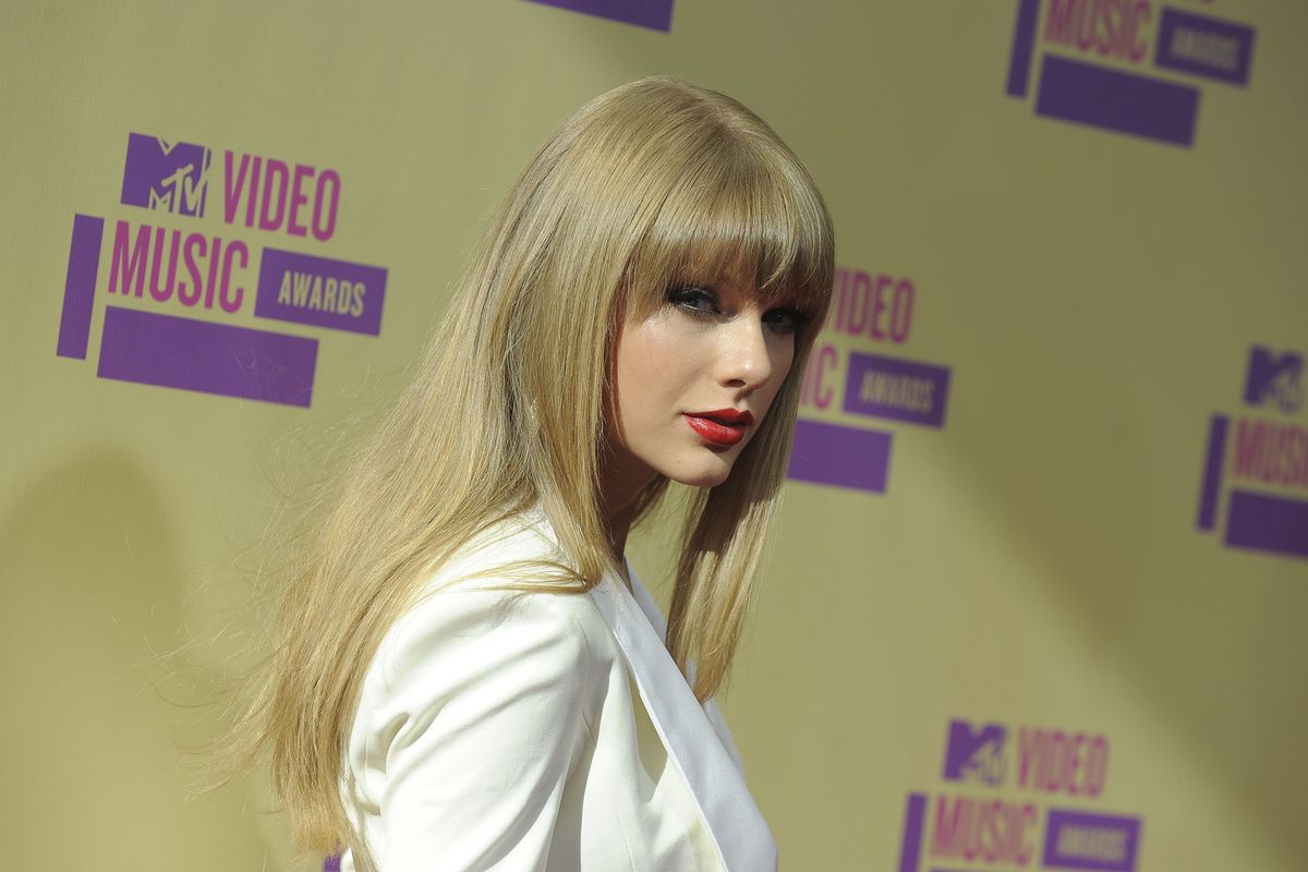 Taylor Swift arrives at the MTV Video Music Awards on Thursday, Sept. 6, 2012, in Los Angeles. (Photo by Jordan Strauss/Invision/AP) (Jordan Strauss / Invision)