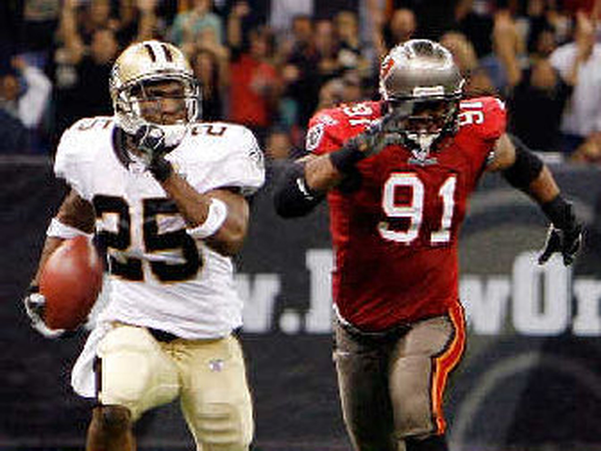 Arizona Cardinals Anquan Boldin slips a tackle by St. Louis Rams