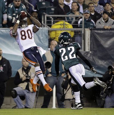 Earl Bennett catches a touchdown pass over Asante Samuel for the go-ahead score in the Bears’ come-from-behind 30-24 victory. (Associated Press)