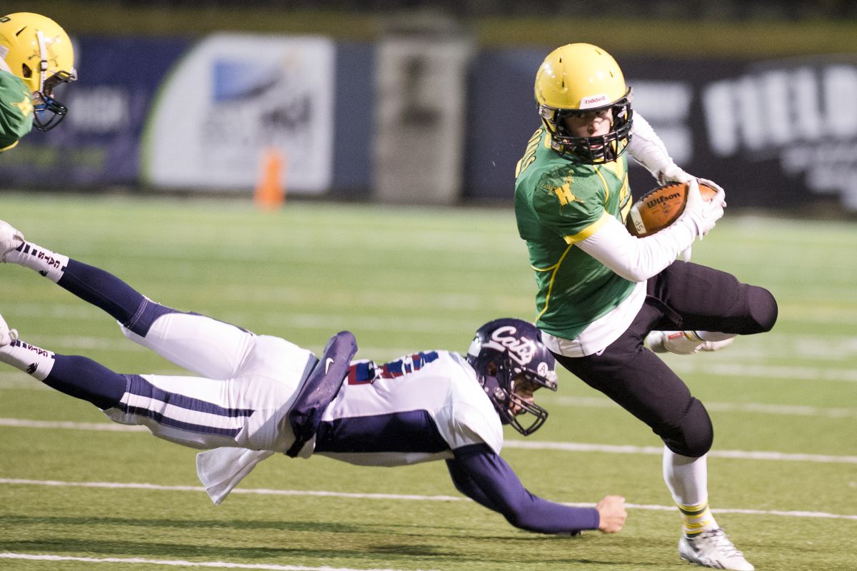 Shadle Park’s Michael Morris eludes Mt. Spokane’s Stu Stiles after catching a screen pass during Friday night’s game at Albi Stadium. (Jesse Tinsley)