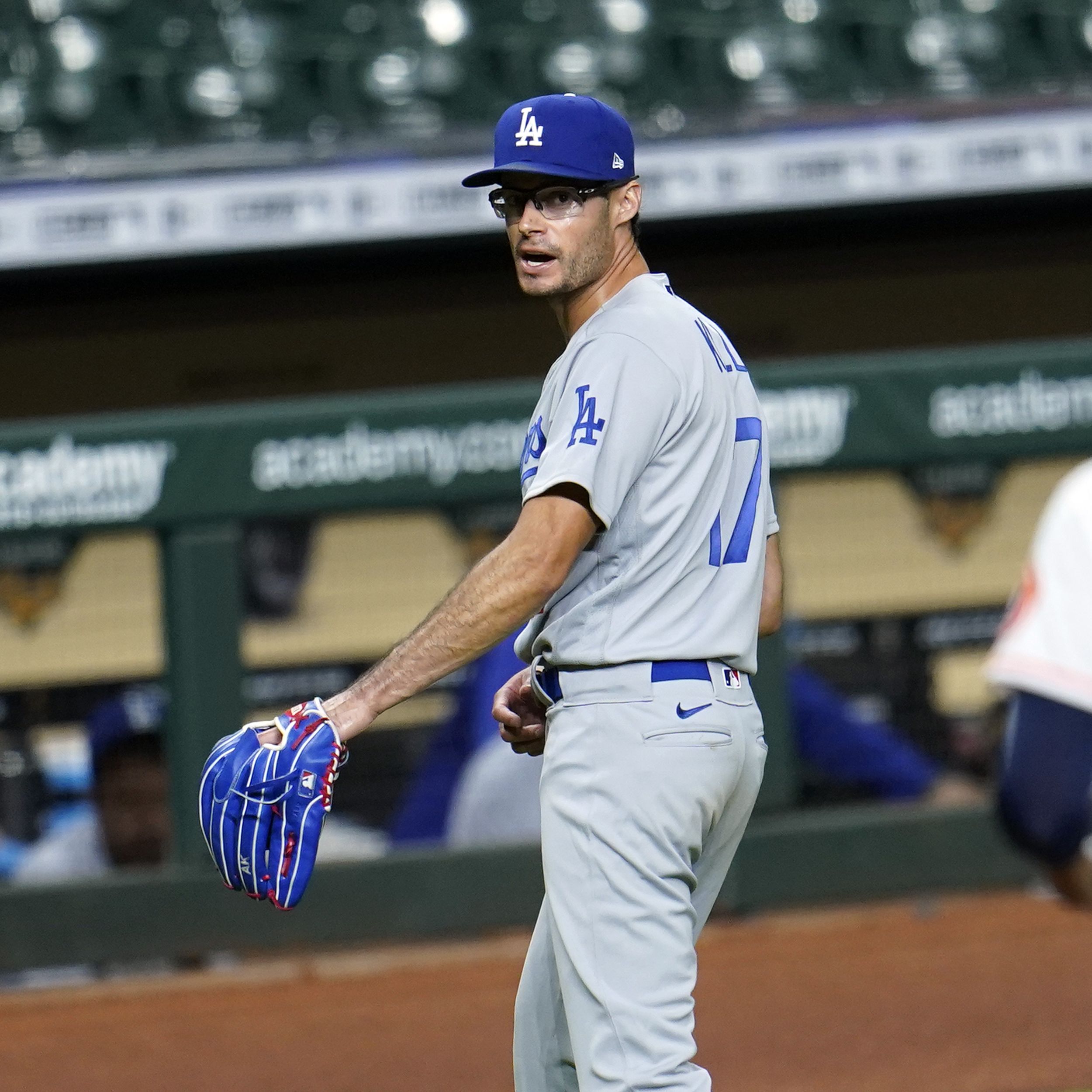 Baez homers, drives in 5 as Cubs rout Padres