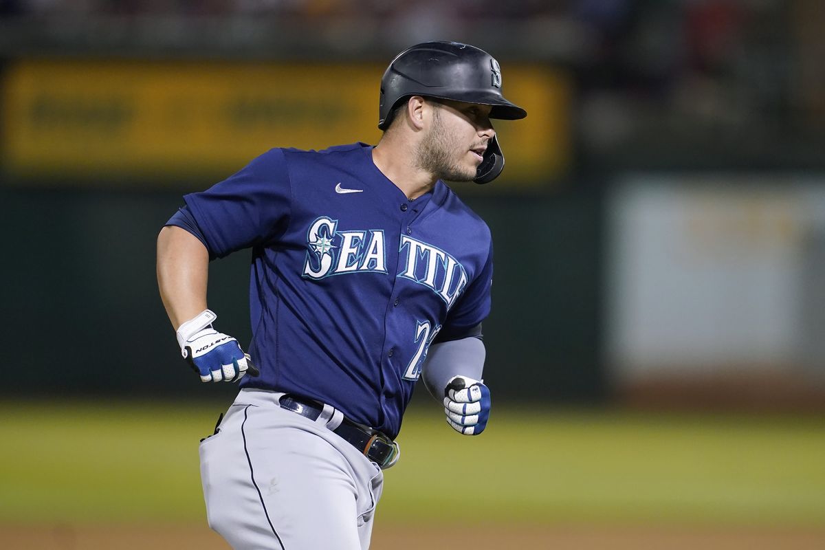 Mariners put up nine runs in finale win over A's