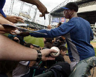 
Fans at Safeco Field seek out Mike Cameron Friday on his first visit since 2003. 
 (Associated Press / The Spokesman-Review)