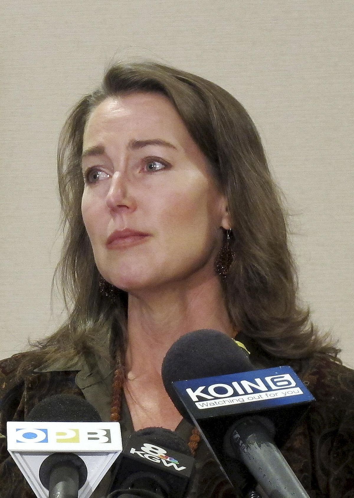 Cylvia Hayes, fiancee of Oregon Gov. John Kitzhaber, speaks at a news conference in Portland, Ore. on Thursday, Oct. 9, 2014. (Gosia Wozniacka / AP)
