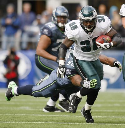 Seahawks linebacker D.D. Lewis tries to bring down Eagles running back Brian Westbrook in the first quarter. (Associated Press / The Spokesman-Review)