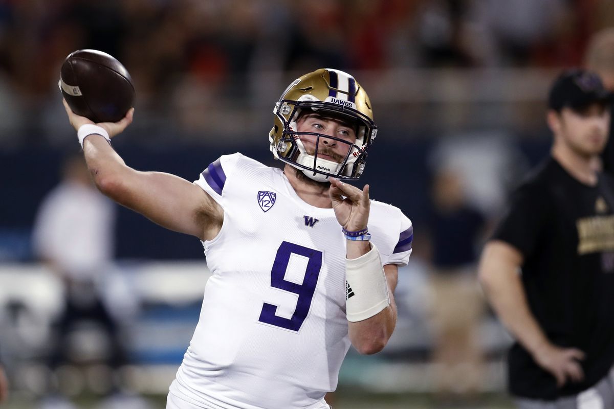 Washington quarterback Dylan Morris completed 13 of 21 passes for 217 yards and two touchdowns against Arizona in Pac-12 play in Tucson, Ariz.  (Associated Press)