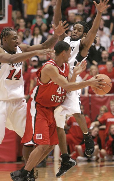 Illinois State’s Dana Ford, middle, is pressured by Cincinnati’s Eric Hicks and Jihad Muhammad back in 2005. (Associated Press)
