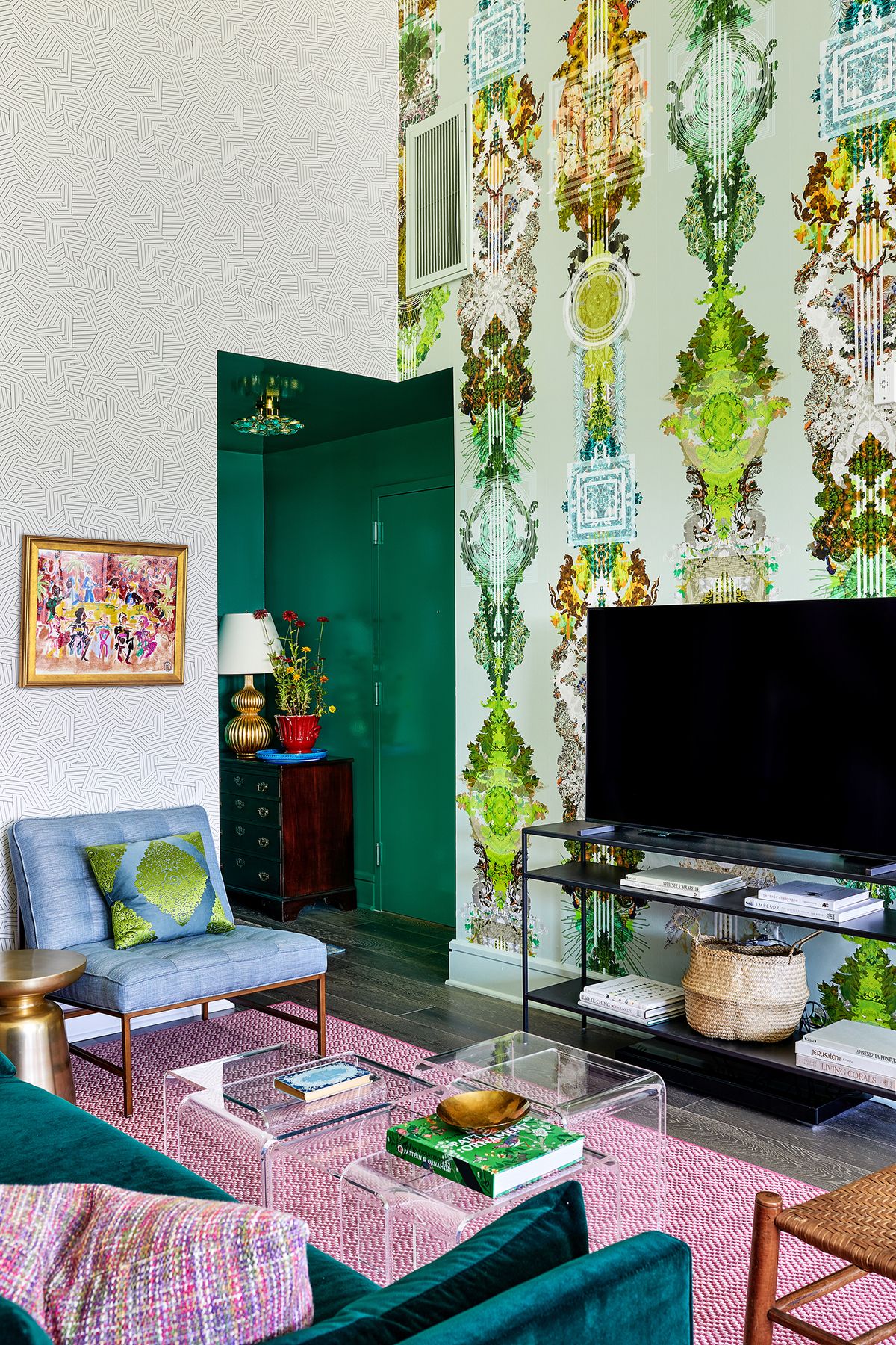 Annie Elliott of Annie Elliott Design incorporated a red planter in the glossy green foyer for an unexpected contrast of color.  (Courtesy of Stacy Zarin Goldberg)