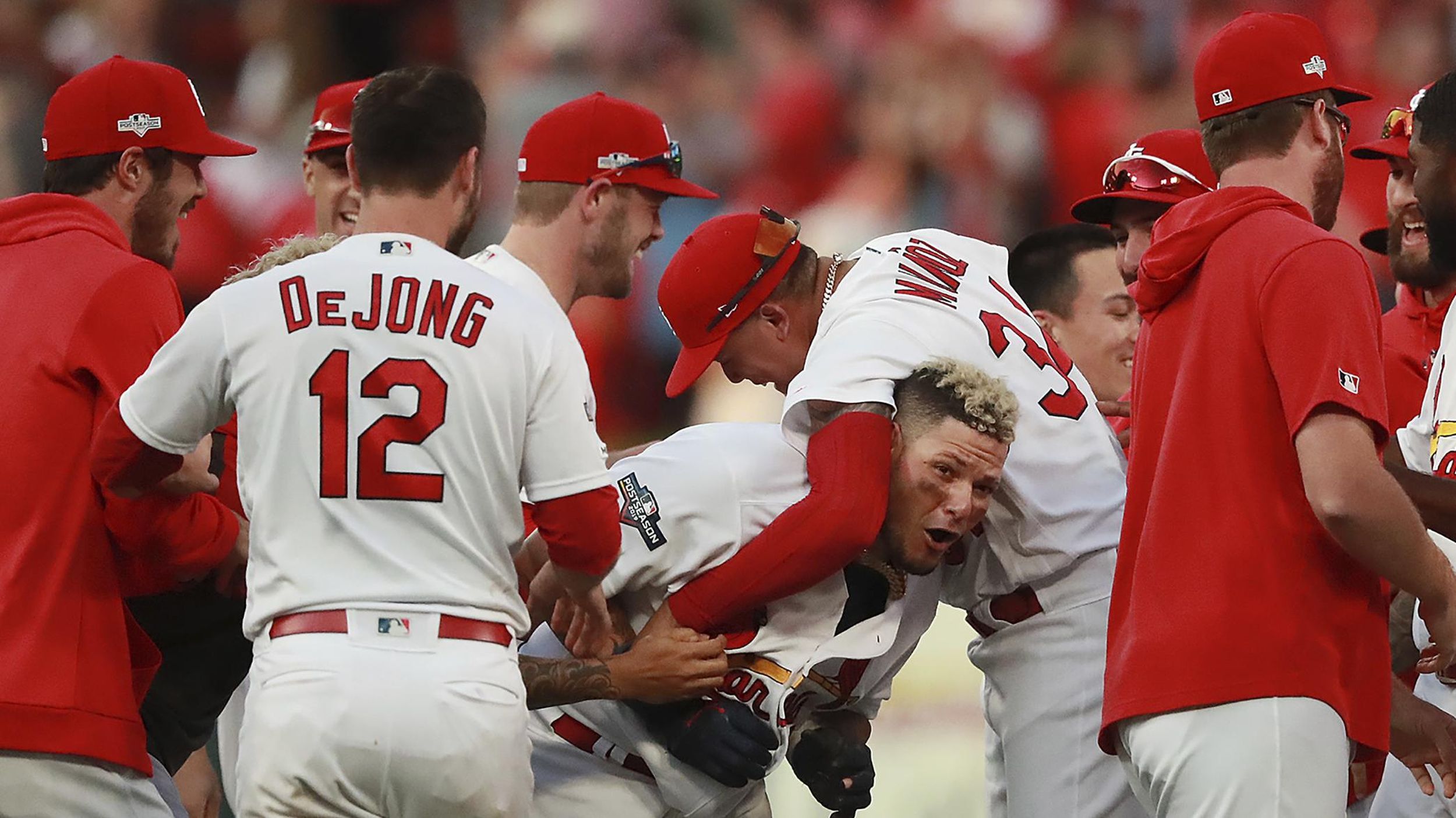 Yadier Molina wins it in 10th, as Cardinals top Braves to force